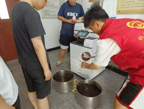 机械工程学院开展“情系学子，夏送清凉”活动